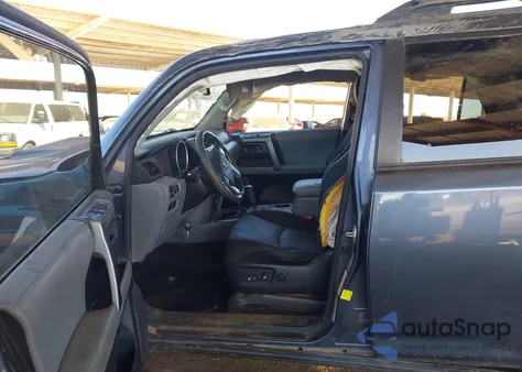 2013 Toyota 4Runner Trail z USA, uszkodzony, nr VIN JTEBU5JR7D5129963